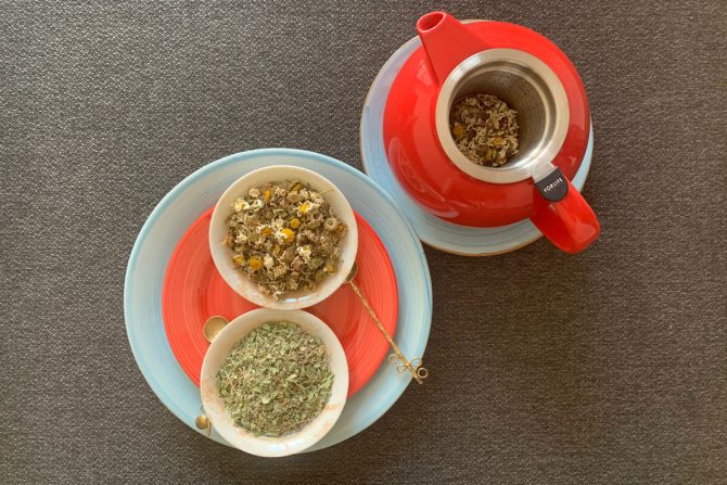 Thyme & Camomile Tea (Babooneh & Avishan)
